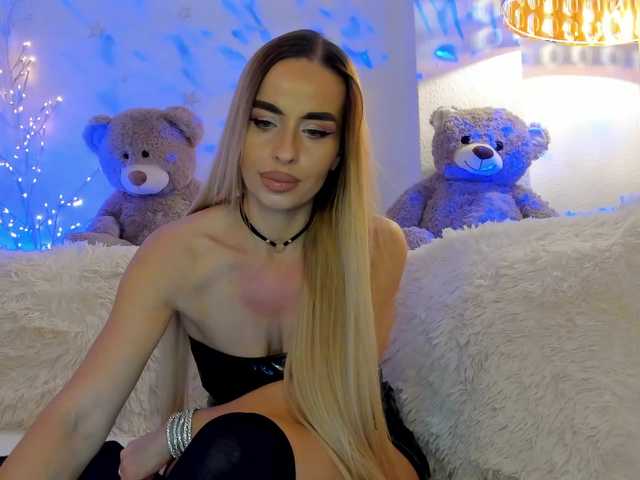 FeralFoxy's BongaCams show and profile