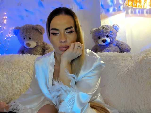 FeralFoxy's BongaCams show and profile