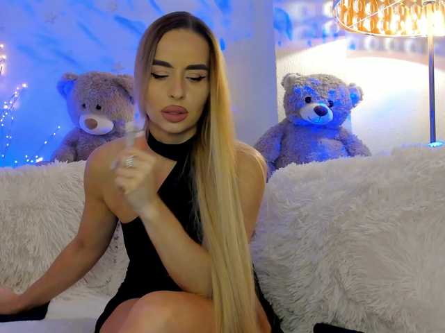 FeralFoxy's BongaCams show and profile