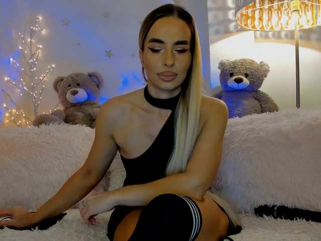 FeralFoxy's BongaCams show and profile