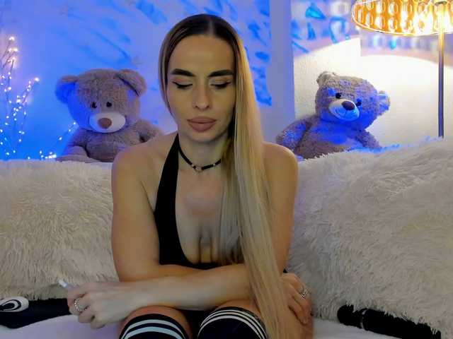 FeralFoxy's BongaCams show and profile