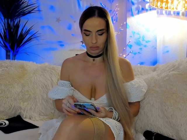 FeralFoxy's BongaCams show and profile