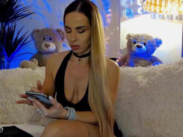 FeralFoxy's BongaCams show and profile