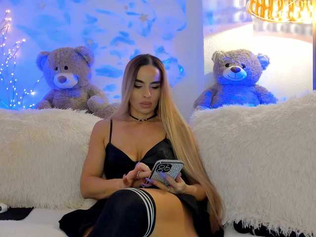 FeralFoxy's BongaCams show and profile