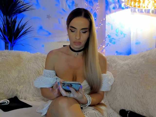 FeralFoxy's BongaCams show and profile