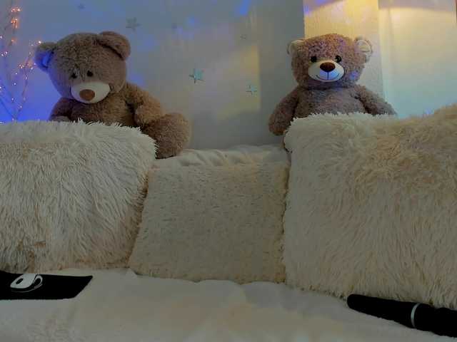 FeralFoxy's BongaCams show and profile