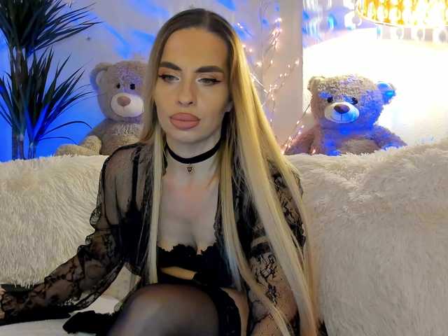 FeralFoxy's BongaCams show and profile