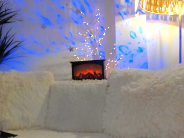 FeralFoxy's BongaCams show and profile