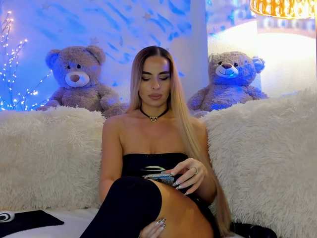 FeralFoxy's BongaCams show and profile