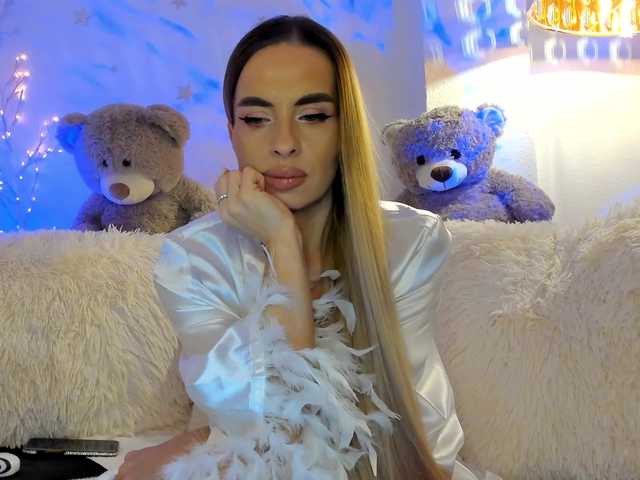 FeralFoxy's BongaCams show and profile