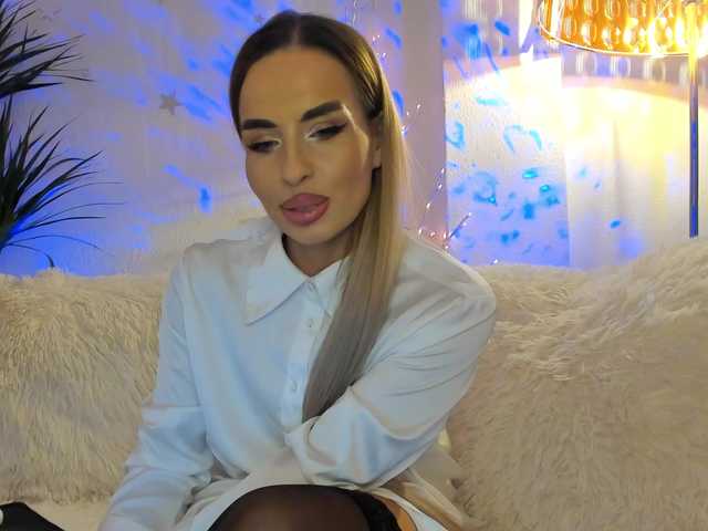 FeralFoxy's BongaCams show and profile