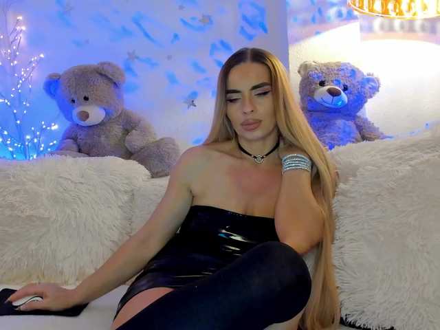 FeralFoxy's BongaCams show and profile