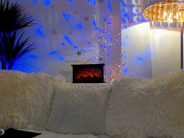 FeralFoxy's BongaCams show and profile