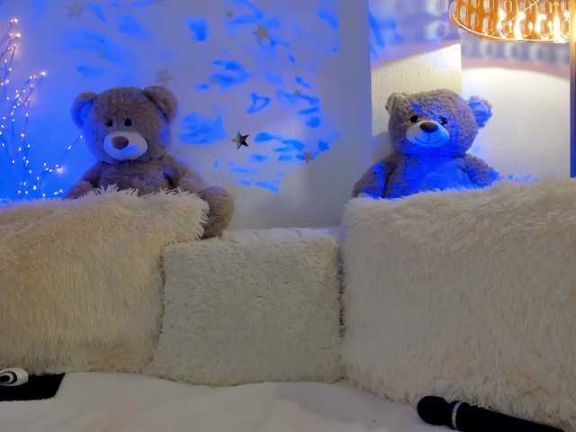 FeralFoxy's BongaCams show and profile