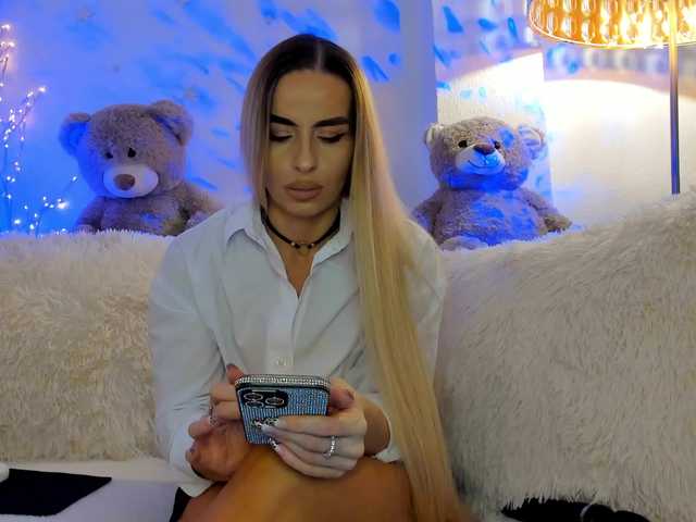 FeralFoxy's BongaCams show and profile