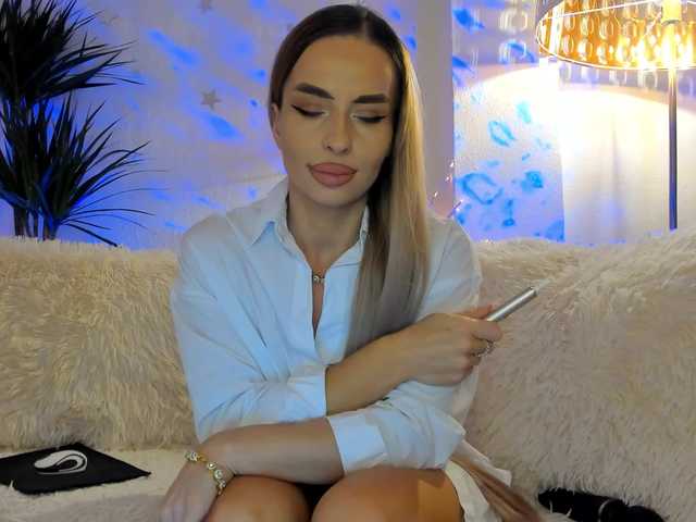 FeralFoxy's BongaCams show and profile