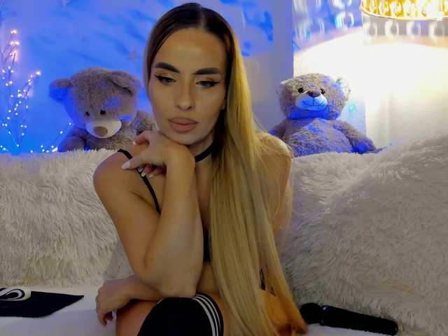 FeralFoxy's BongaCams show and profile