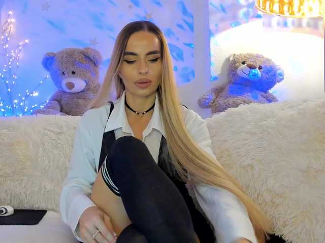 FeralFoxy's BongaCams show and profile