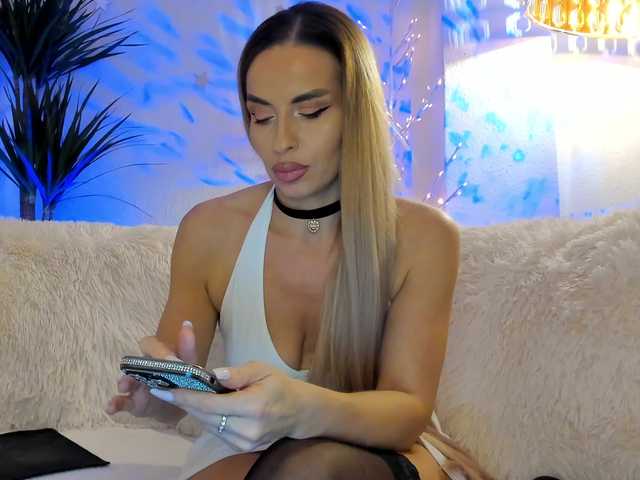 FeralFoxy's BongaCams show and profile