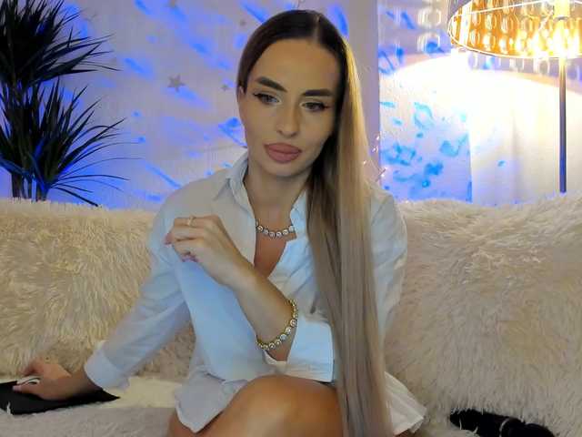 FeralFoxy's BongaCams show and profile