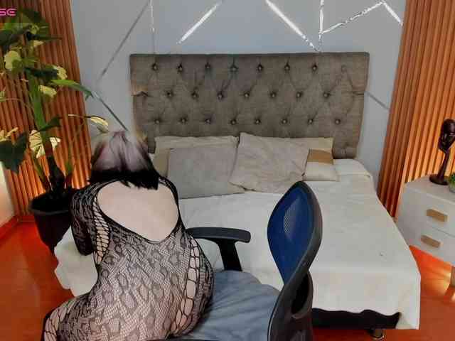 Camii-lux Live Webcam on BongaCams