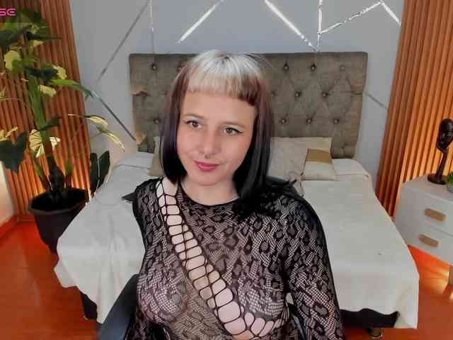Camii-lux Live Webcam on BongaCams