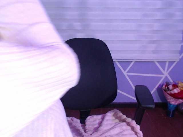 MiaaJoness's BongaCams show and profile