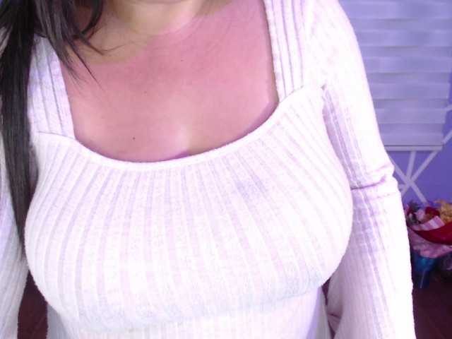 MiaaJoness's BongaCams show and profile