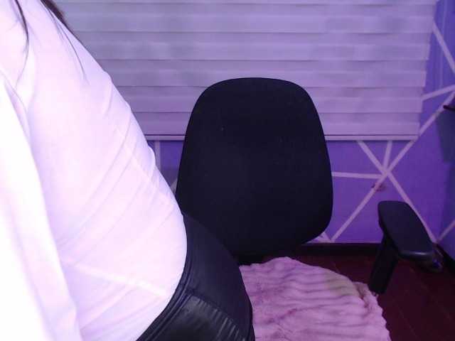 MiaaJoness's BongaCams show and profile
