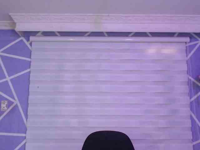 MiaaJoness webcam