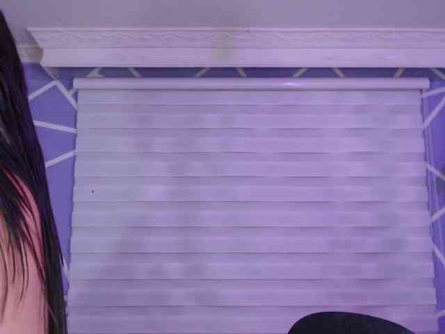 MiaaJoness webcam