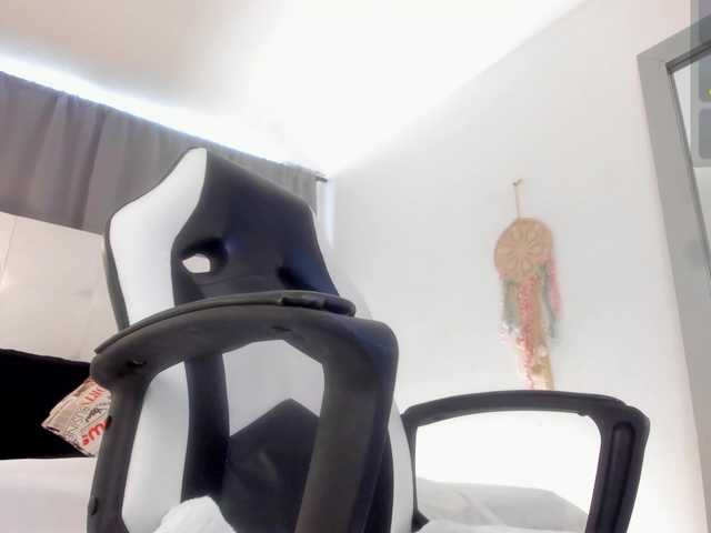 Emi-Rosee's BongaCams show and profile