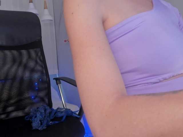 Emi-Rosee's BongaCams show and profile