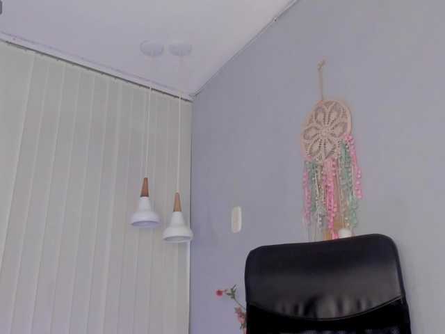 Emi-Rosee's BongaCams show and profile