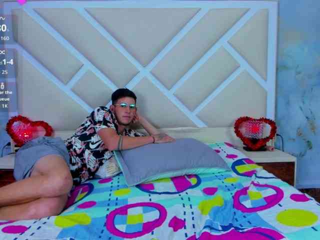 KinkyCoupleHQ webcam