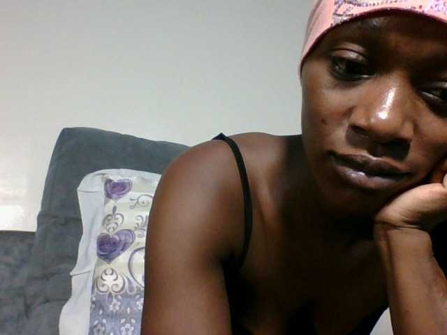 Petiteebony1 – webcam model profile photo