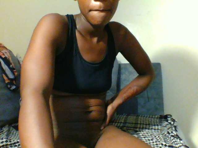 Petiteebony1 Live Cam and Statistics on UnifiedCams