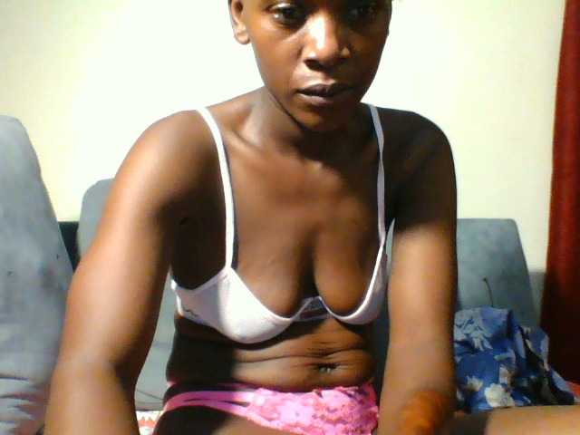 Petiteebony1 Live Cam on BongaCams