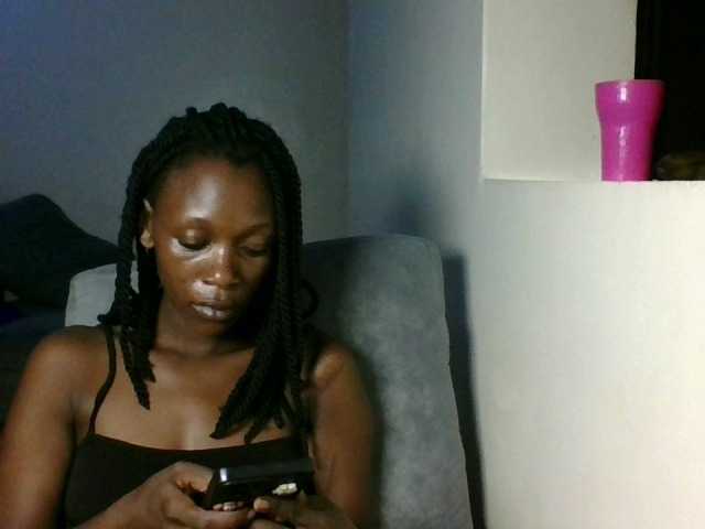 Petiteebony1 webcam bongacams model stream image