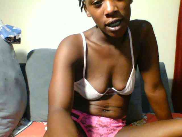 Petiteebony1 Live Webcam on BongaCams