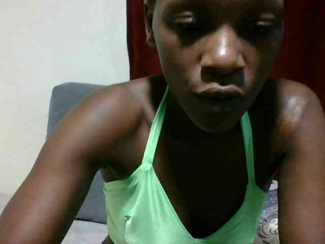 Petiteebony1 Live Webcam on BongaCams