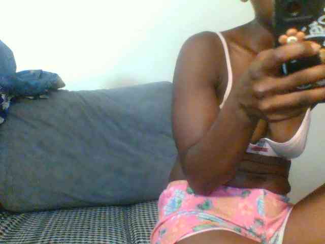 Petiteebony1 Live Webcam on {site_name}