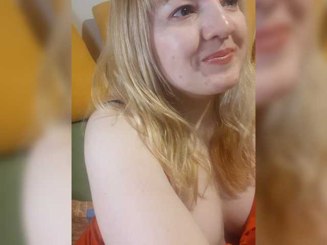 StefanyMellow3 Live Cam and Statistics on UnifiedCams