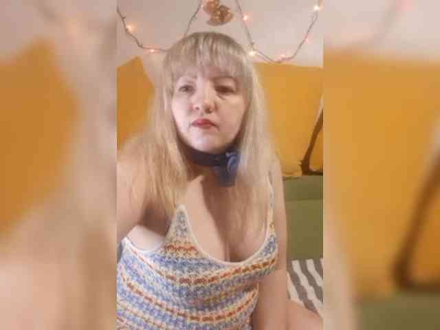 StefanyMellow3 Live Webcam on BongaCams