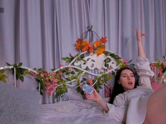 Alice-Smile's BongaCams show and profile