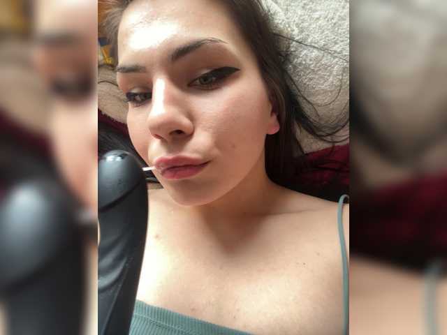 Lilmommy's BongaCams show and profile