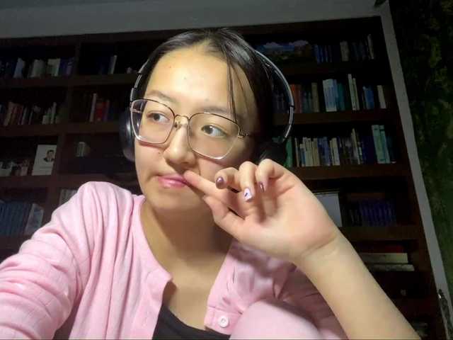 MellieTormey's BongaCams show and profile