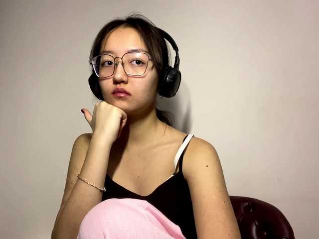 MellieTormey's BongaCams show and profile