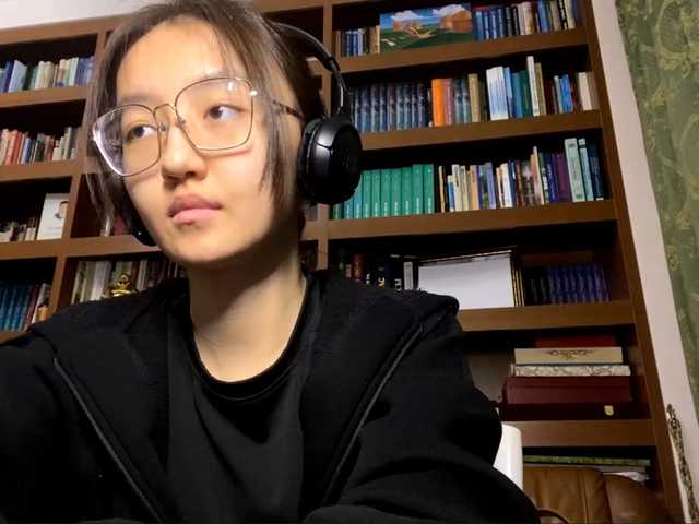 MellieTormey's BongaCams show and profile