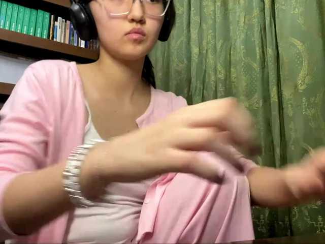 MellieTormey's BongaCams show and profile